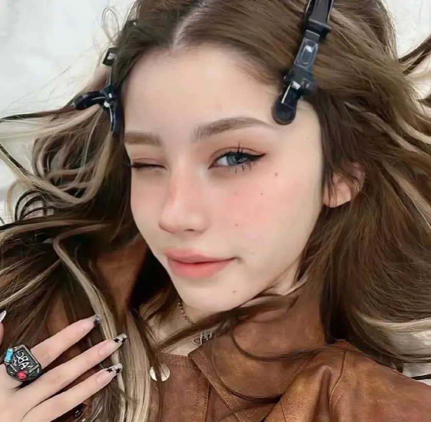 红衣少女